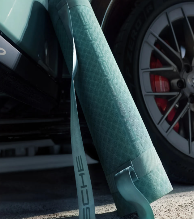 Jógaszőnyeg – Porsche Cayenne Electric Lifestyle
