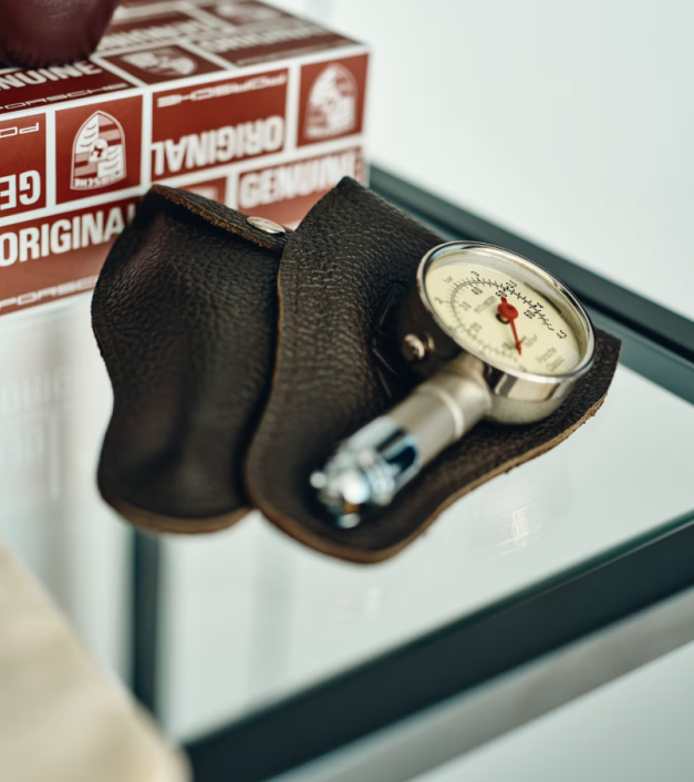 Gumiabroncsnyomás-mérő